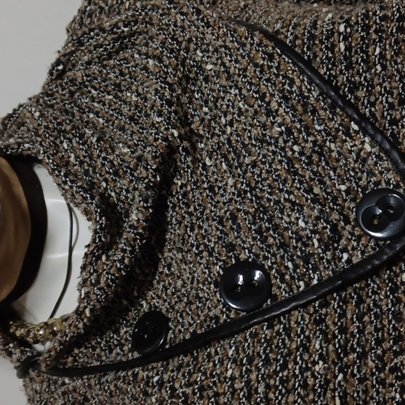 BALI CORP. SWEATER CAPE IN A BEAUTIFUL MULTI COLOR KNIT - Picture 2 of 7